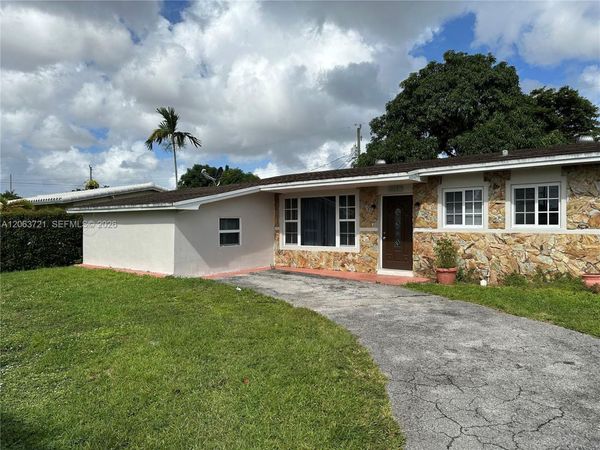 10321 SW 51st St , Miami, FL 33165