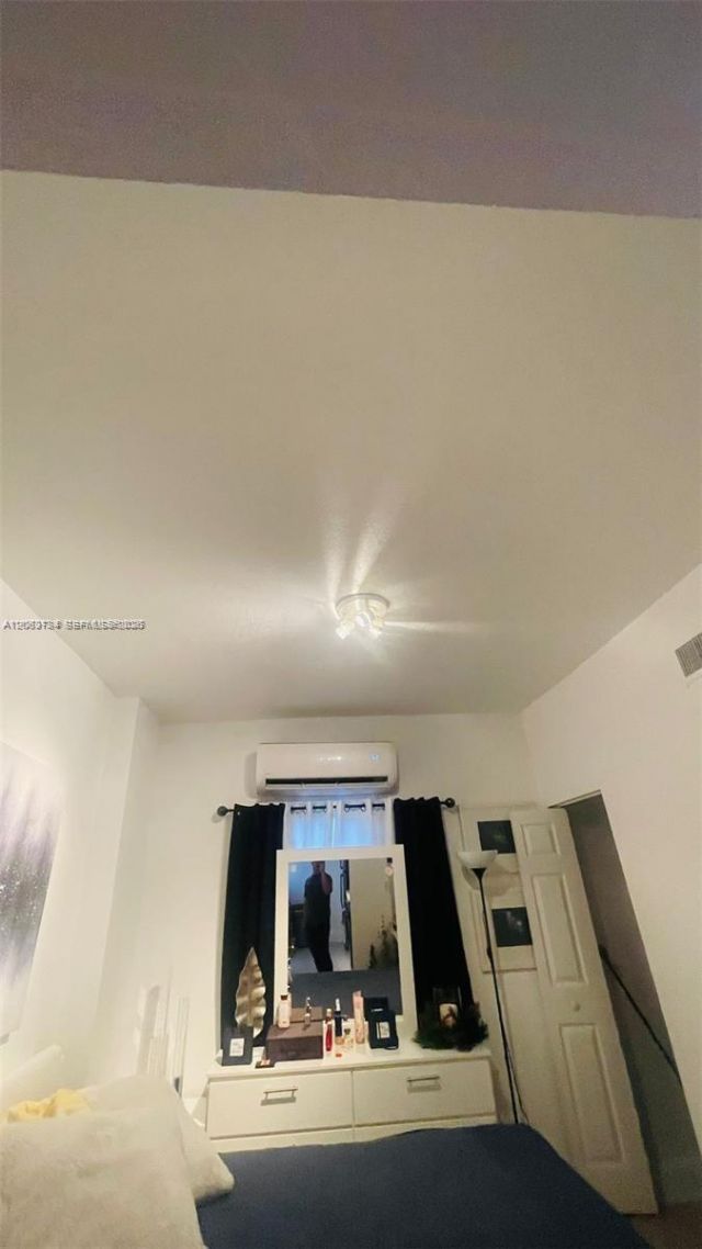 876 SW 2nd St , Miami, FL 33130 Photo