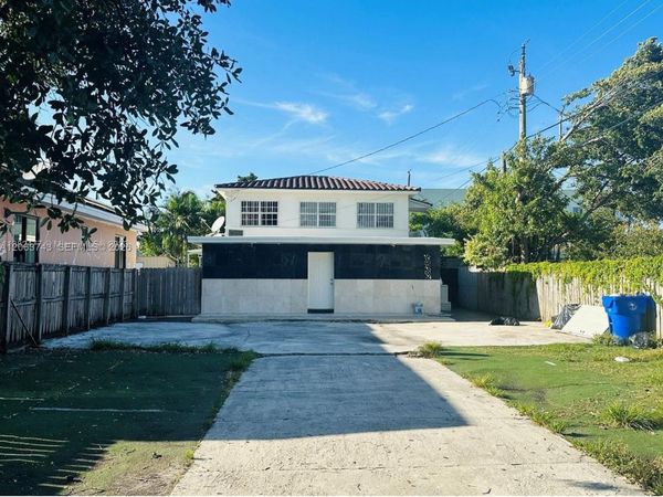 2215 NW 33rd St , Miami, FL 33142