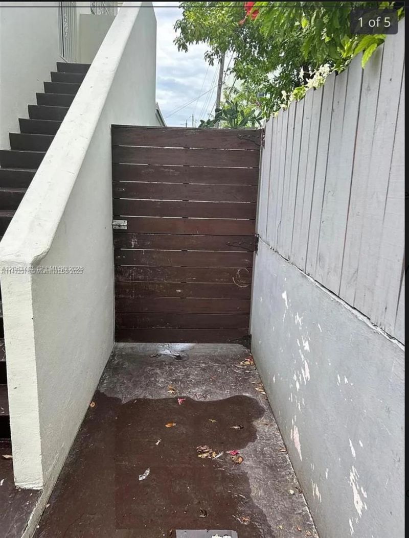 2215 NW 33rd St, Miami, FL 33142 Photo
