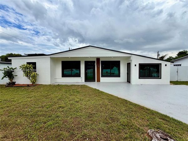 2310 NW 208th St , Miami Gardens, FL 33056