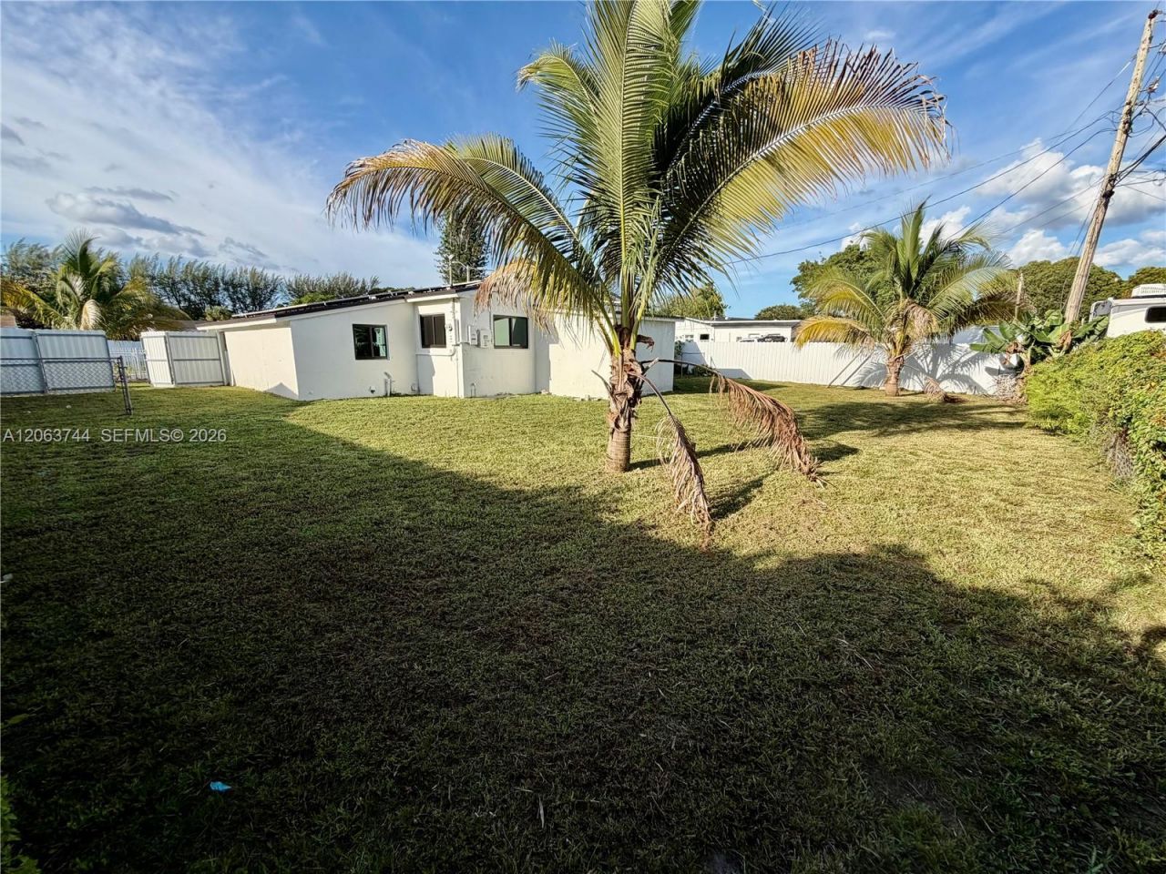 2310 NW 208th St, Miami Gardens, FL 33056 Photo