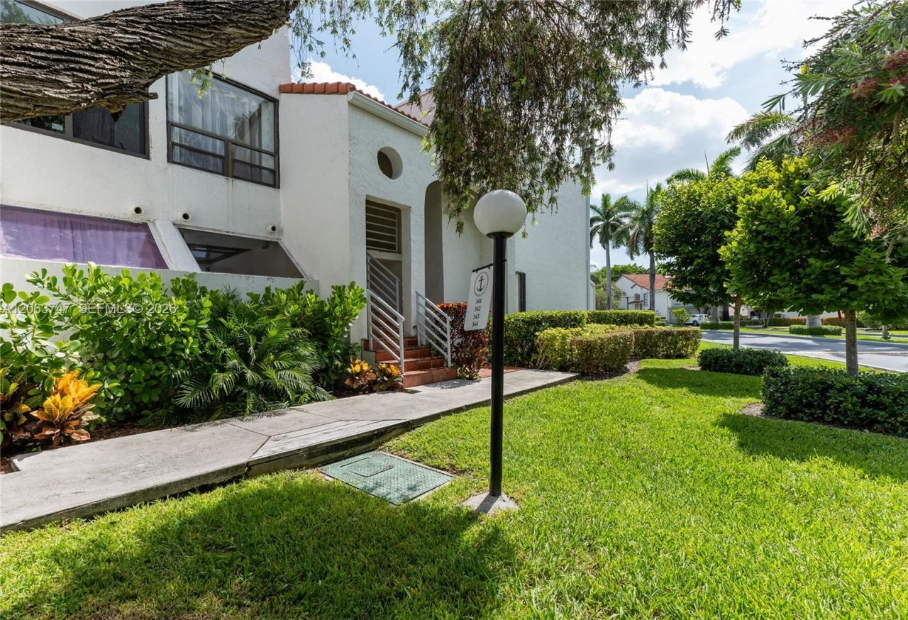 3571 Magellan Cir, Unit 343-4, Aventura, FL 33180 Photo