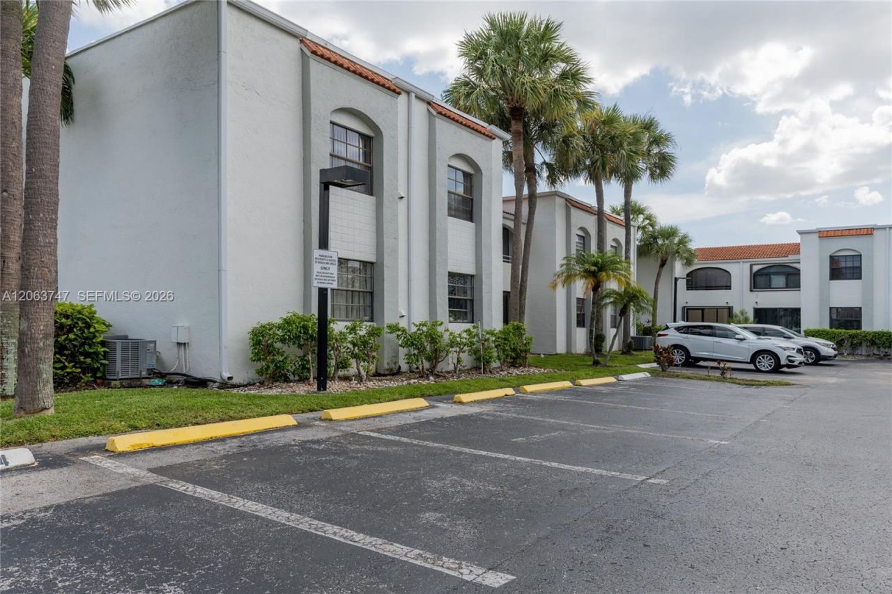 3571 Magellan Cir, Unit 343-4, Aventura, FL 33180 Photo