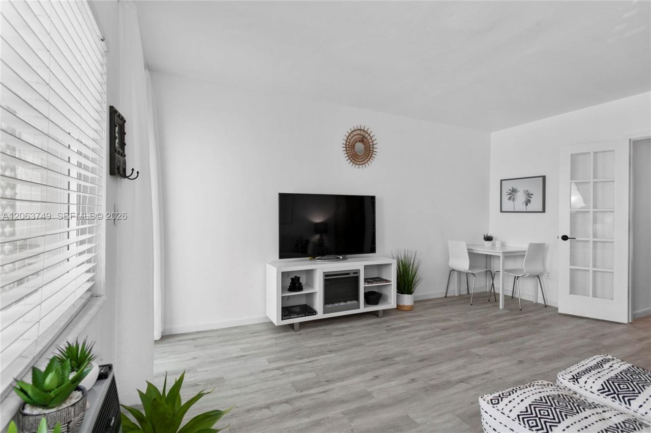 641 Espanola Way , Unit 24, Miami Beach, FL 33139 Photo