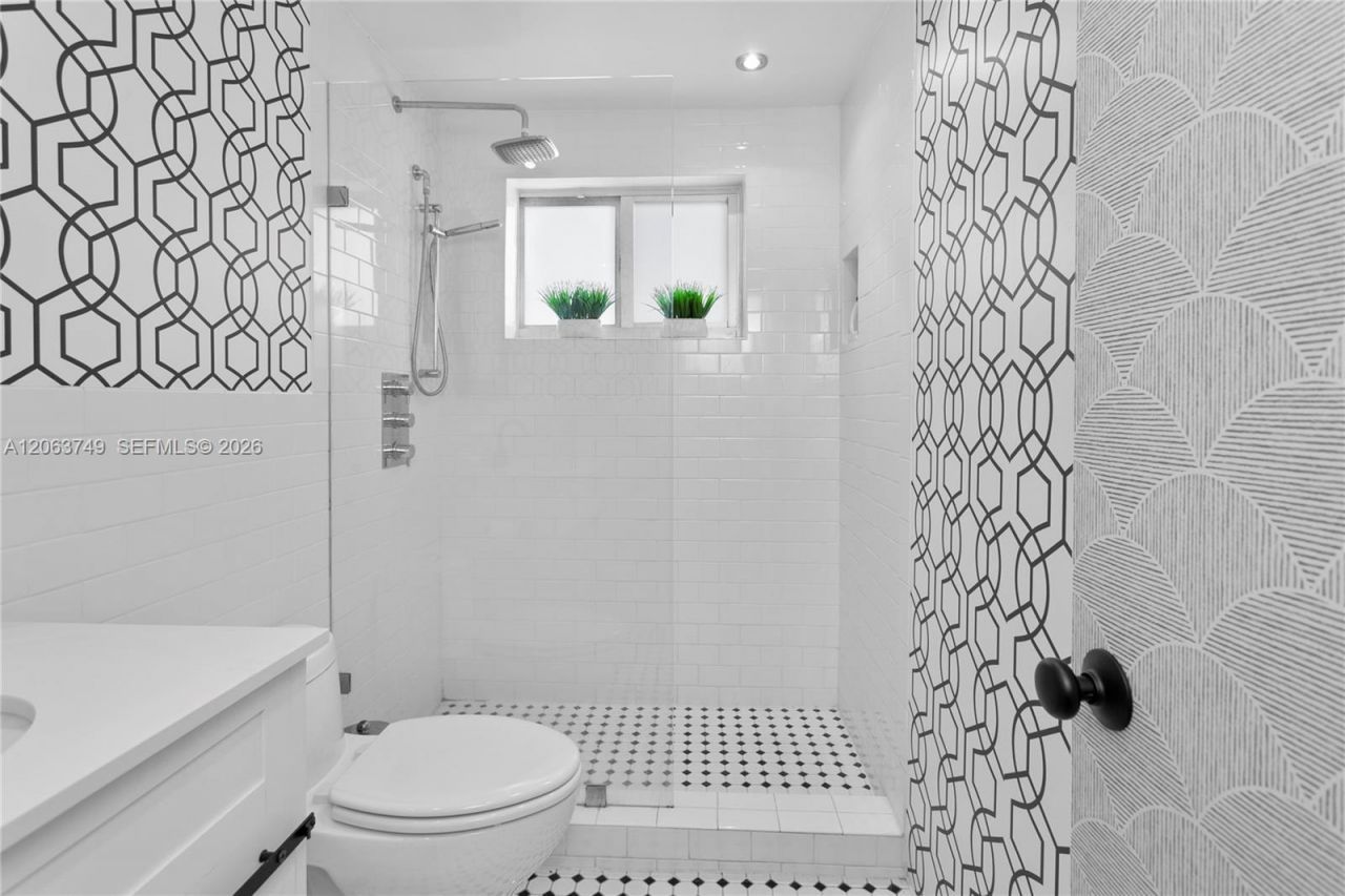 641 Espanola Way , Unit 24, Miami Beach, FL 33139 Photo