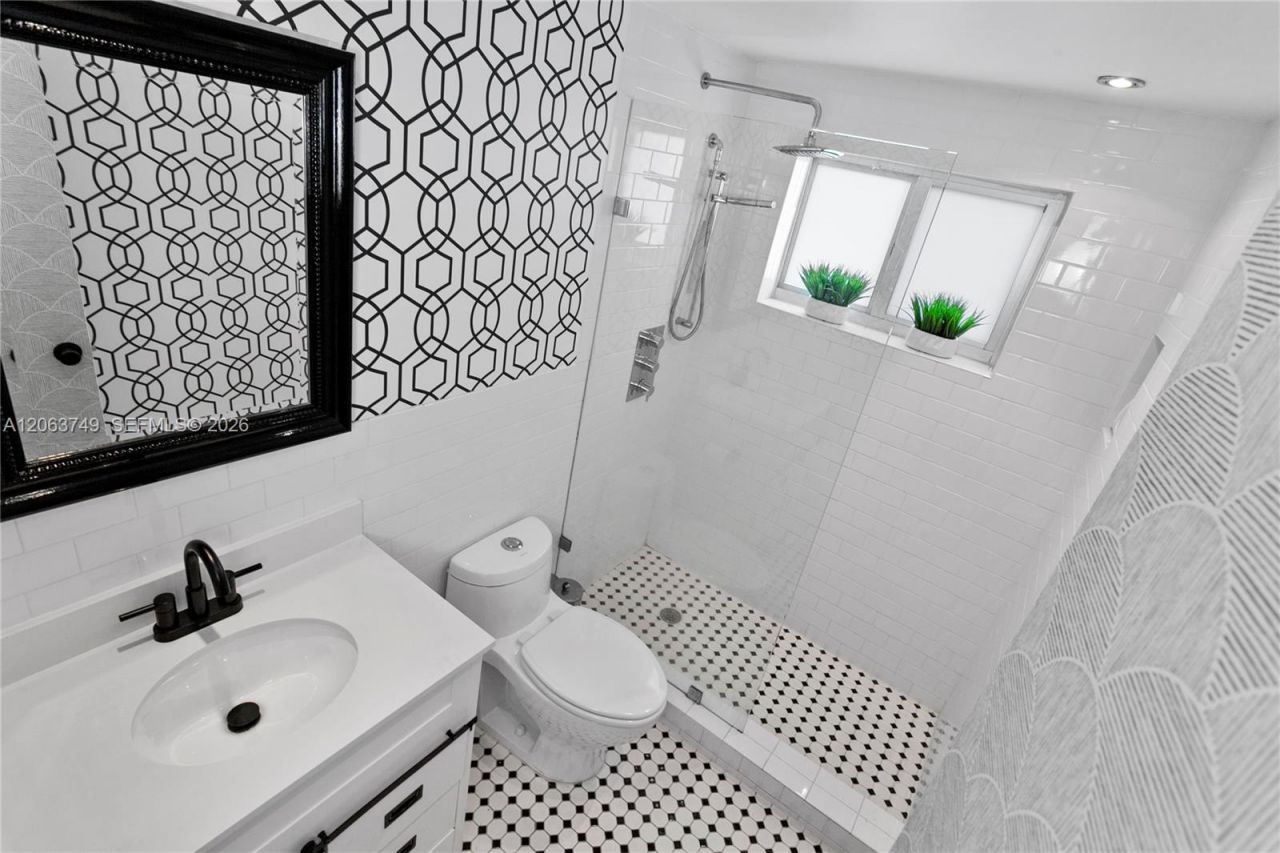 641 Espanola Way , Unit 24, Miami Beach, FL 33139 Photo