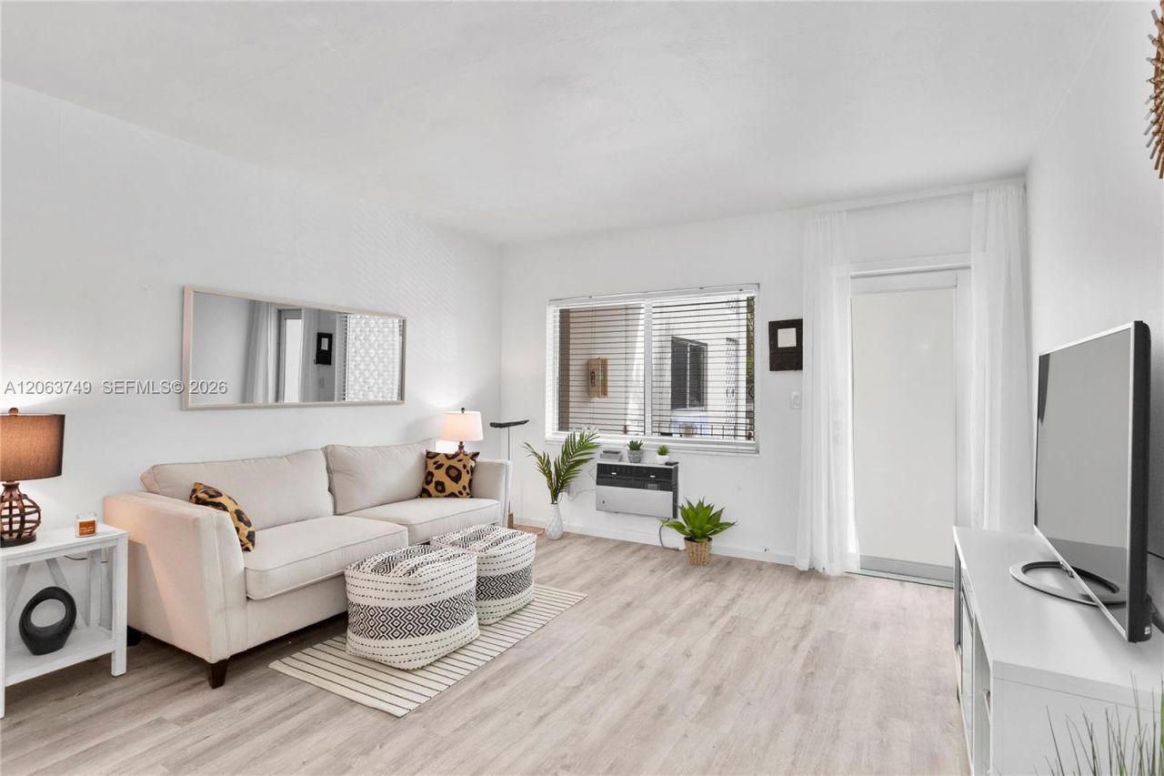 641 Espanola Way , Unit 24, Miami Beach, FL 33139 Photo