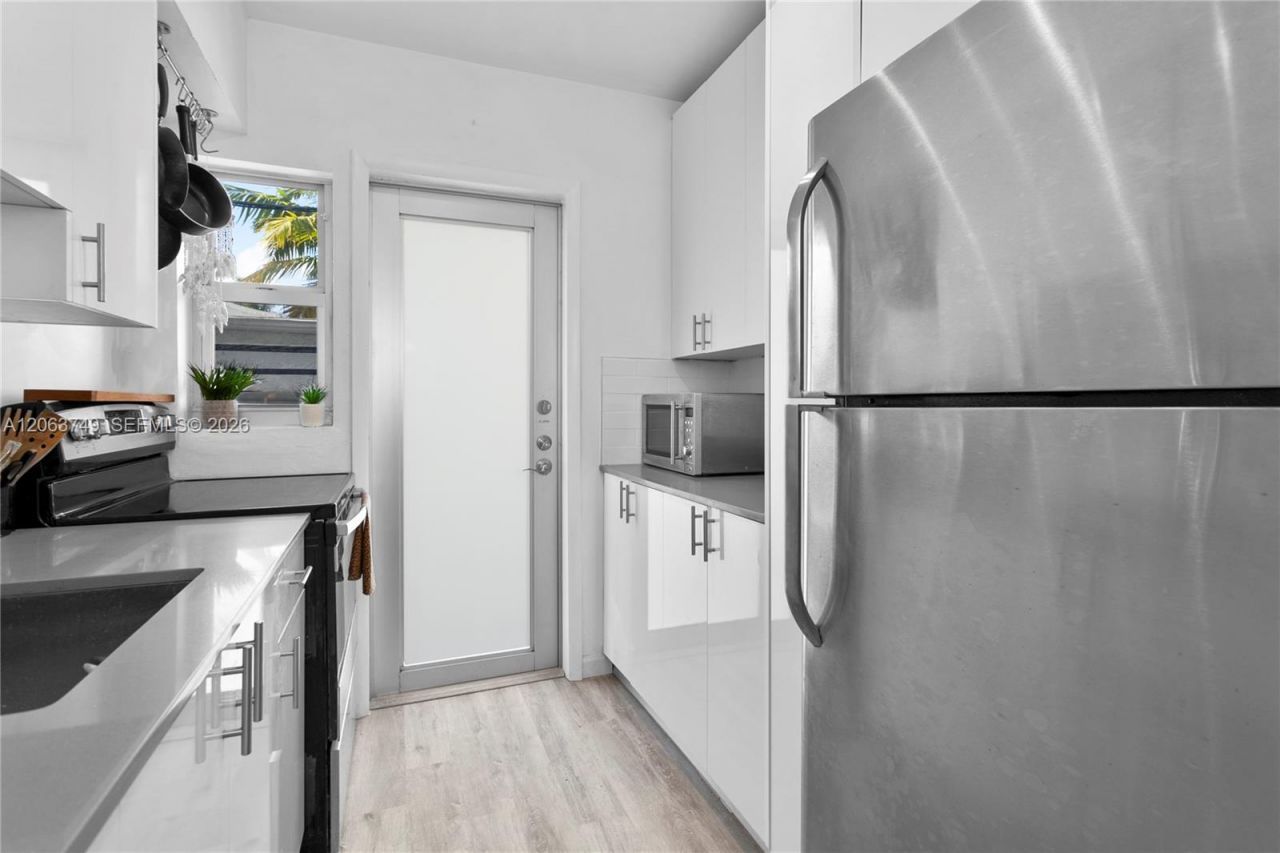 641 Espanola Way , Unit 24, Miami Beach, FL 33139 Photo