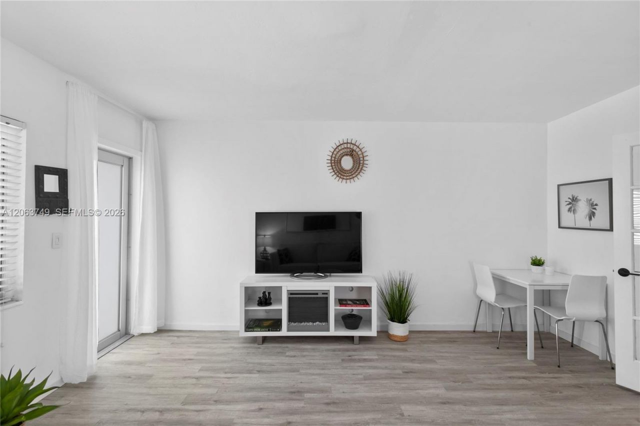 641 Espanola Way , Unit 24, Miami Beach, FL 33139 Photo