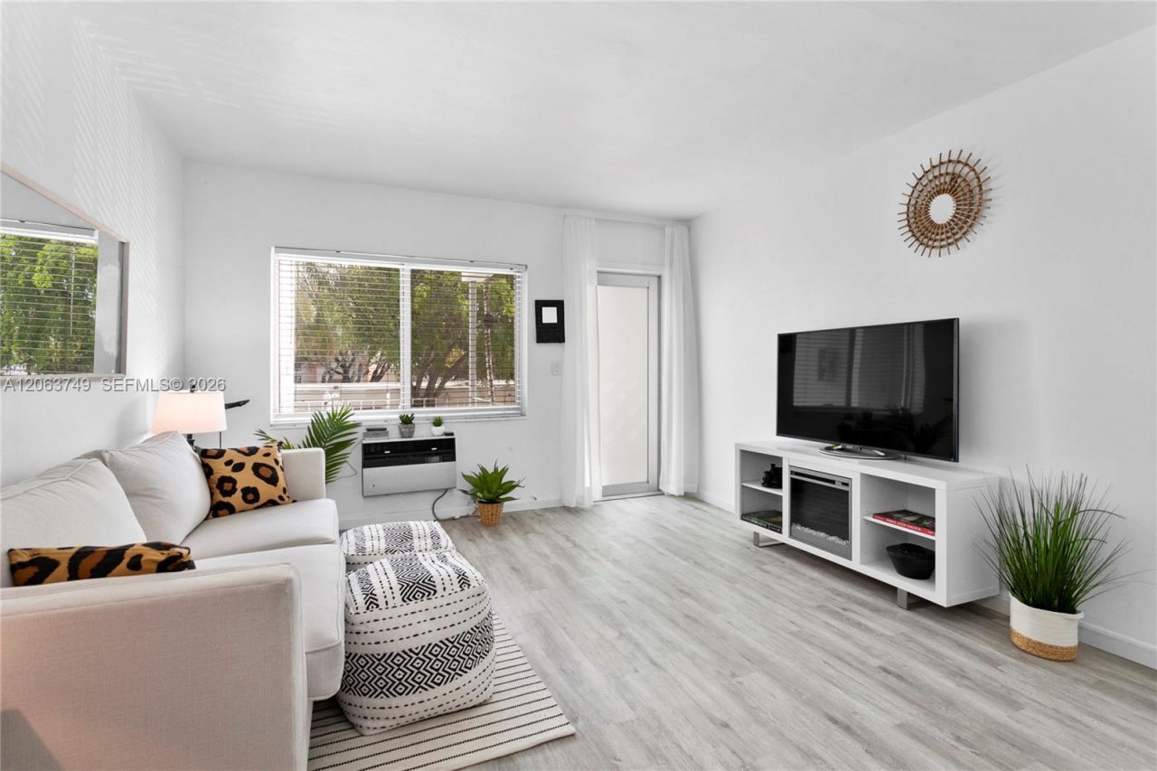 641 Espanola Way , Unit 24, Miami Beach, FL 33139 Photo