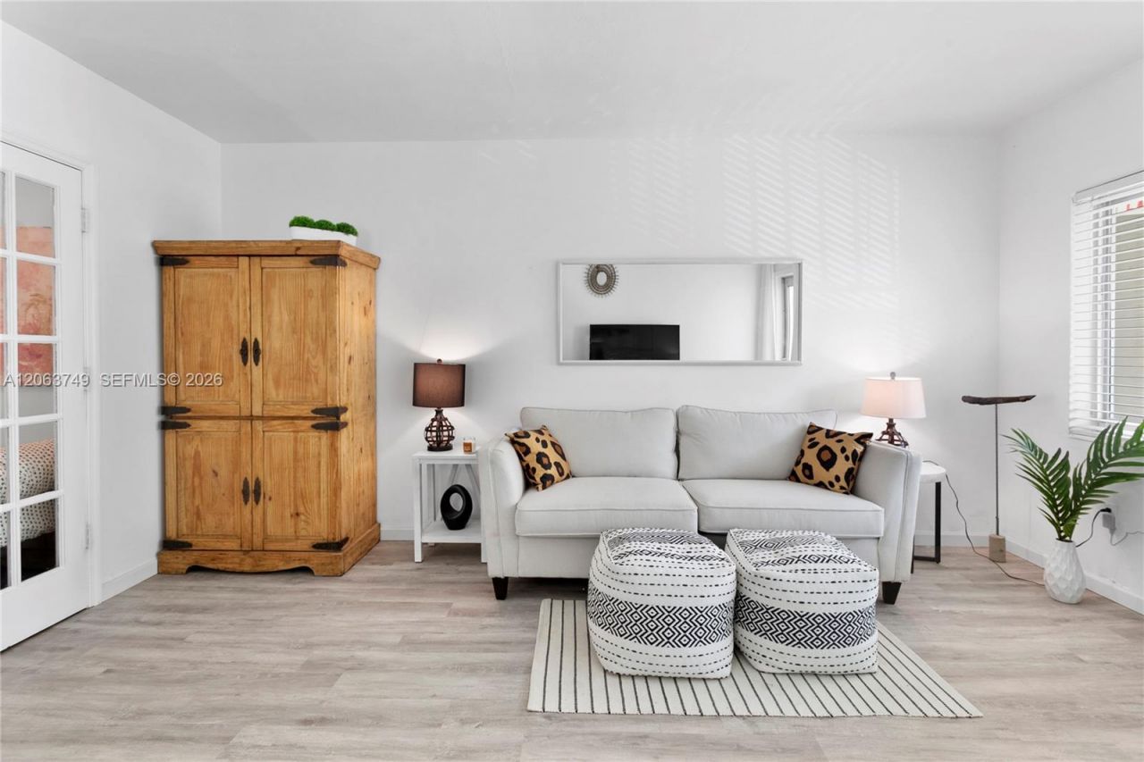 641 Espanola Way , Unit 24, Miami Beach, FL 33139 Photo
