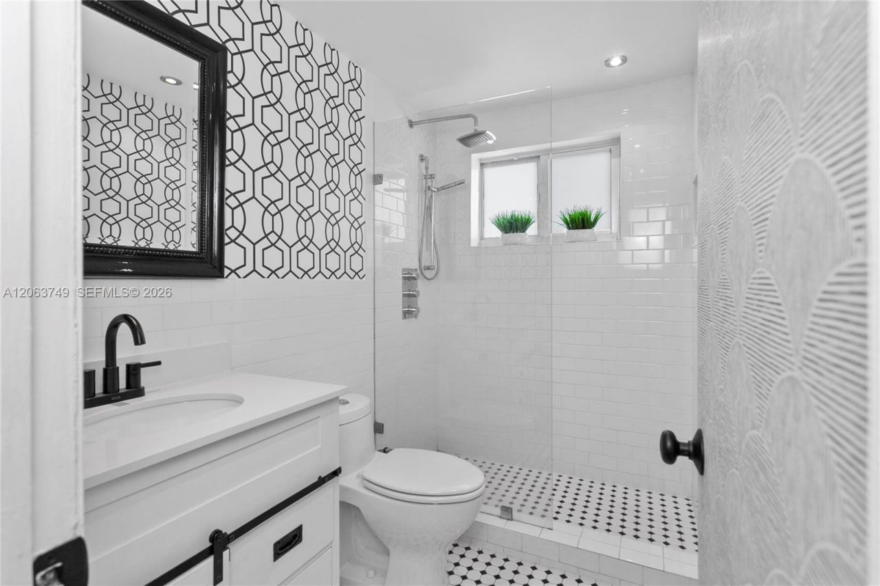 641 Espanola Way , Unit 24, Miami Beach, FL 33139 Photo