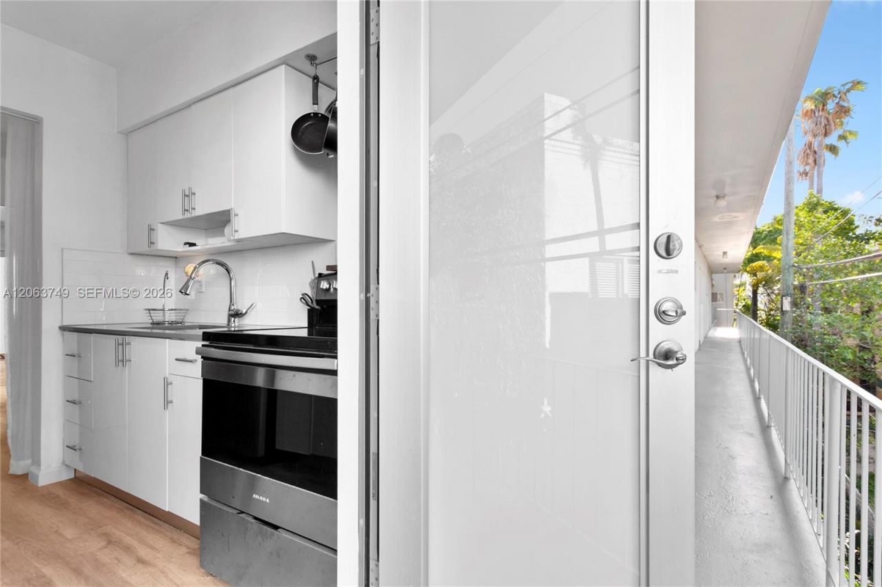 641 Espanola Way , Unit 24, Miami Beach, FL 33139 Photo