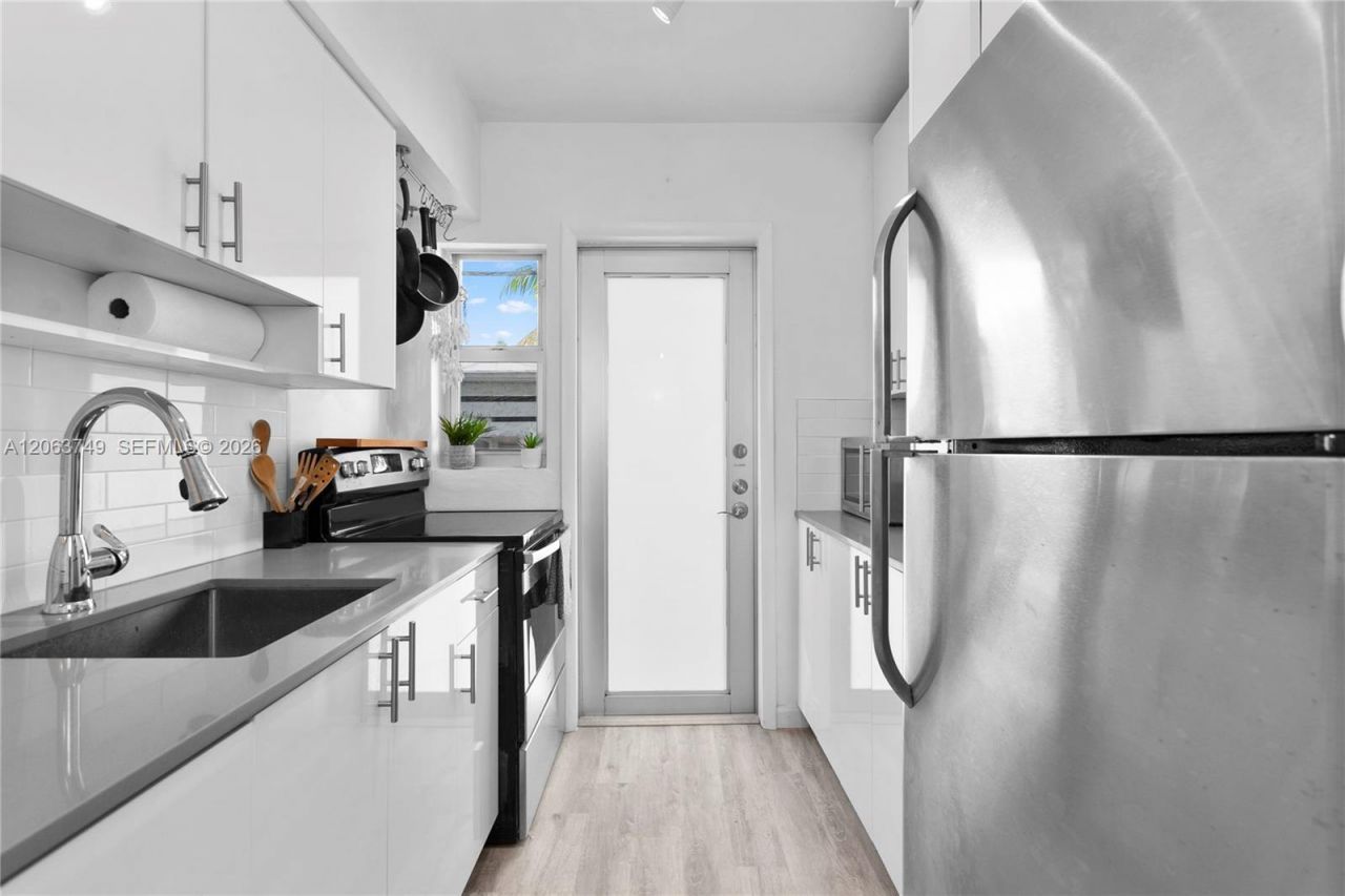 641 Espanola Way , Unit 24, Miami Beach, FL 33139 Photo