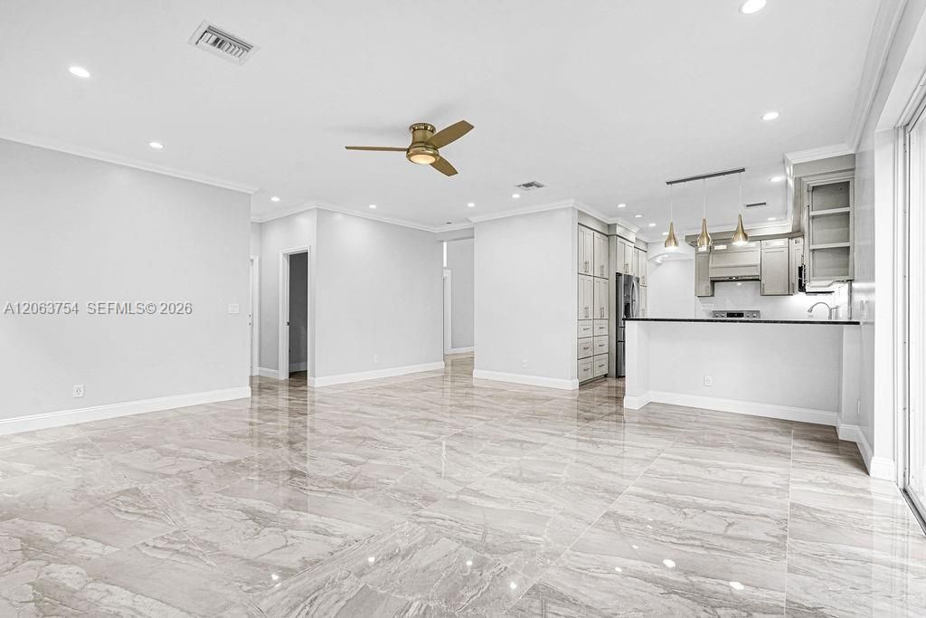 1623 E Harmony Lake Cir, Davie, FL 33324 Photo