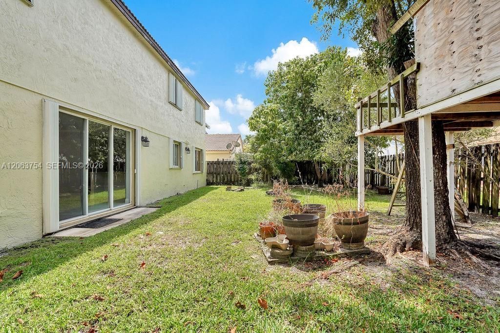 1623 E Harmony Lake Cir, Davie, FL 33324 Photo