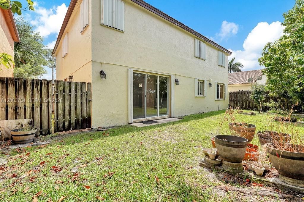 1623 E Harmony Lake Cir, Davie, FL 33324 Photo