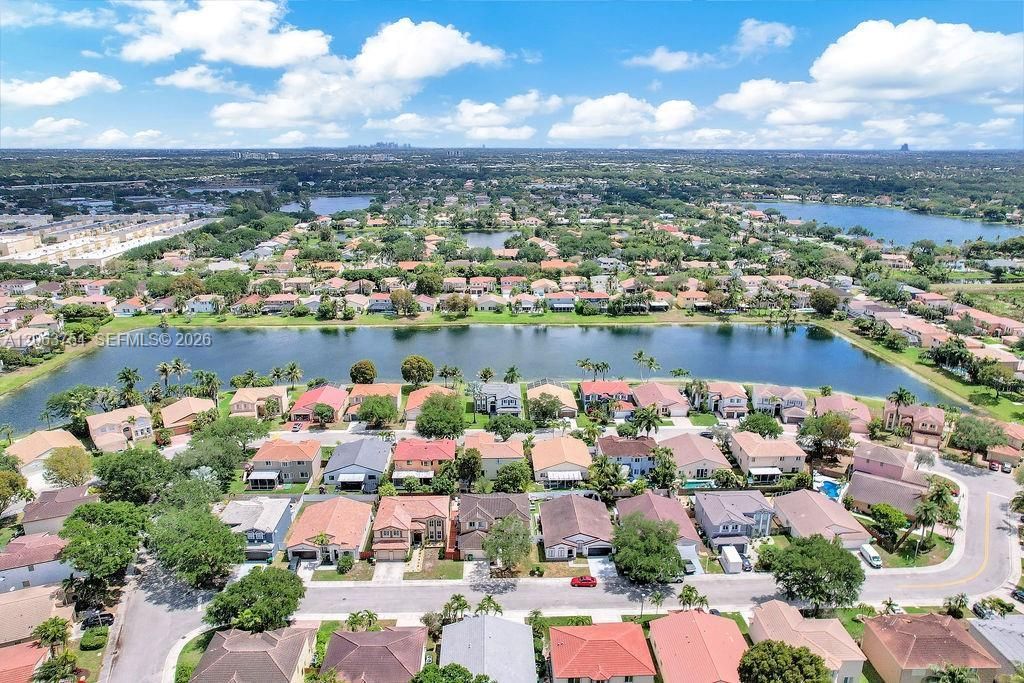 1623 E Harmony Lake Cir, Davie, FL 33324 Photo