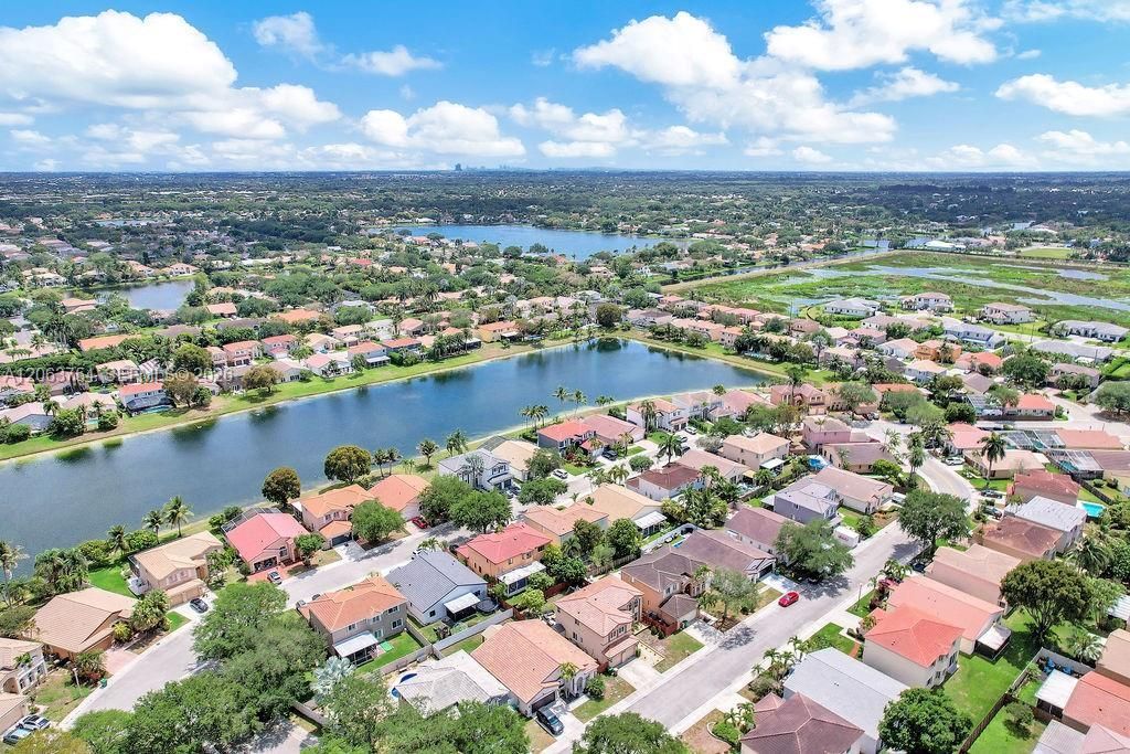 1623 E Harmony Lake Cir, Davie, FL 33324 Photo