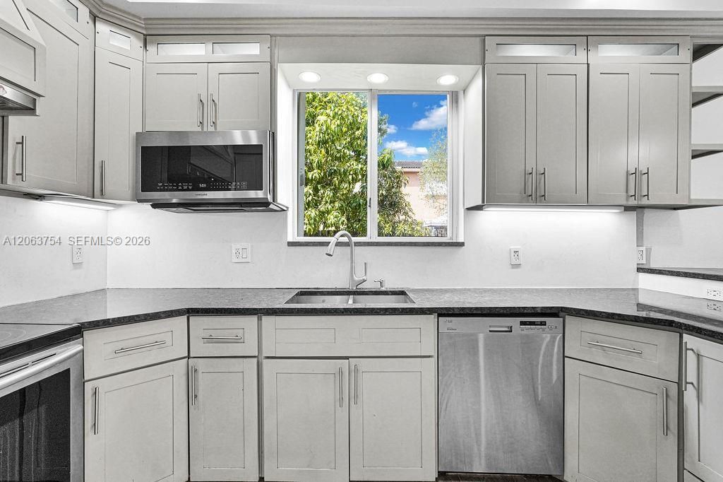 1623 E Harmony Lake Cir, Davie, FL 33324 Photo
