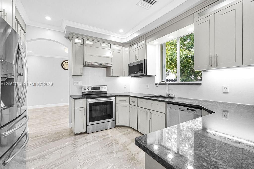 1623 E Harmony Lake Cir, Davie, FL 33324 Photo