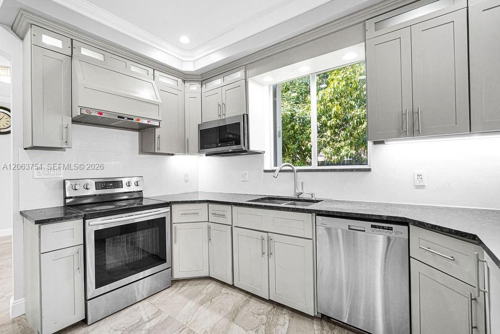 1623 E Harmony Lake Cir, Davie, FL 33324 Photo