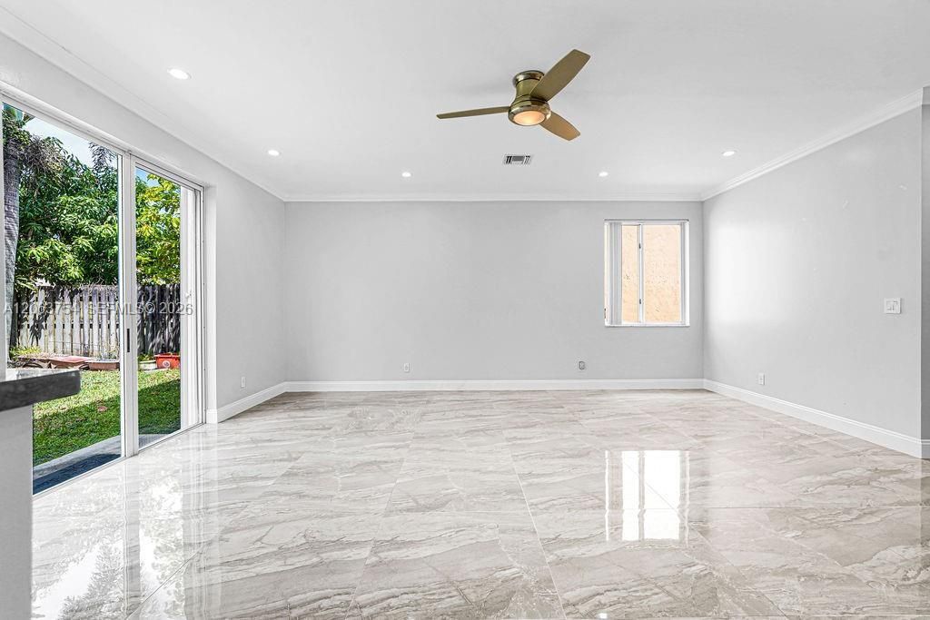 1623 E Harmony Lake Cir, Davie, FL 33324 Photo