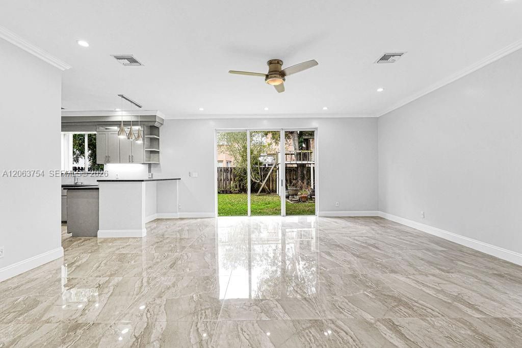 1623 E Harmony Lake Cir, Davie, FL 33324 Photo