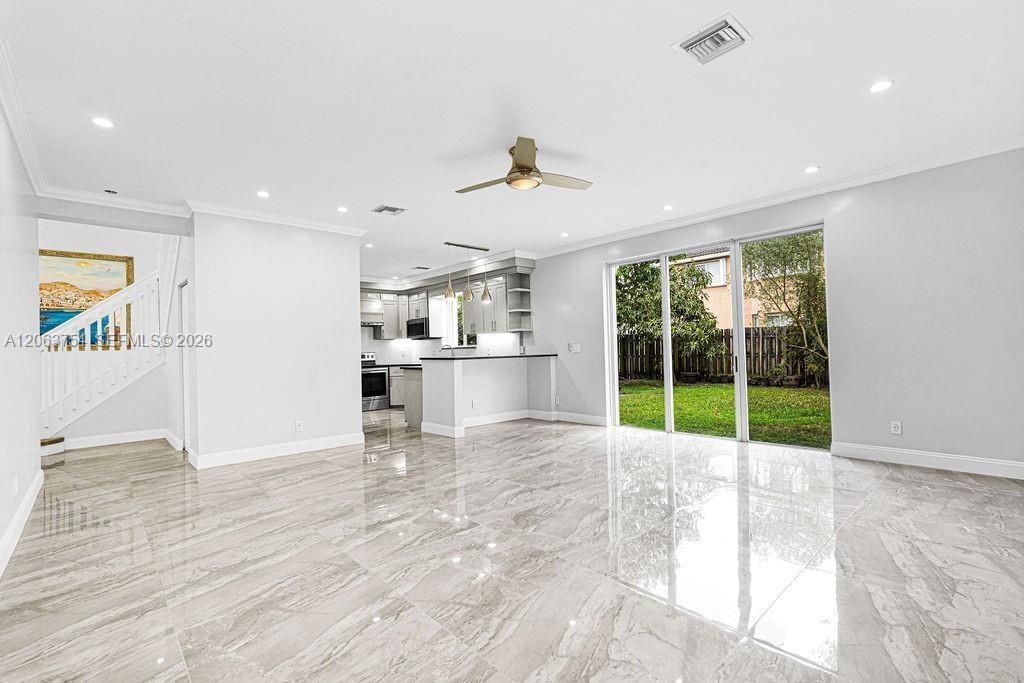 1623 E Harmony Lake Cir, Davie, FL 33324 Photo