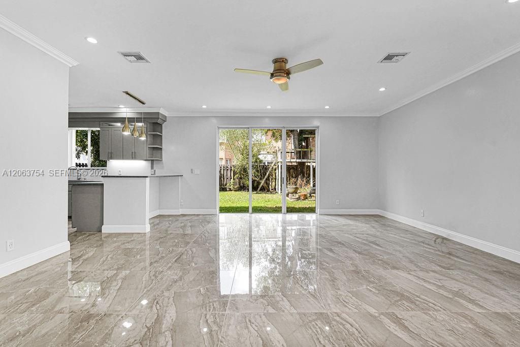 1623 E Harmony Lake Cir, Davie, FL 33324 Photo