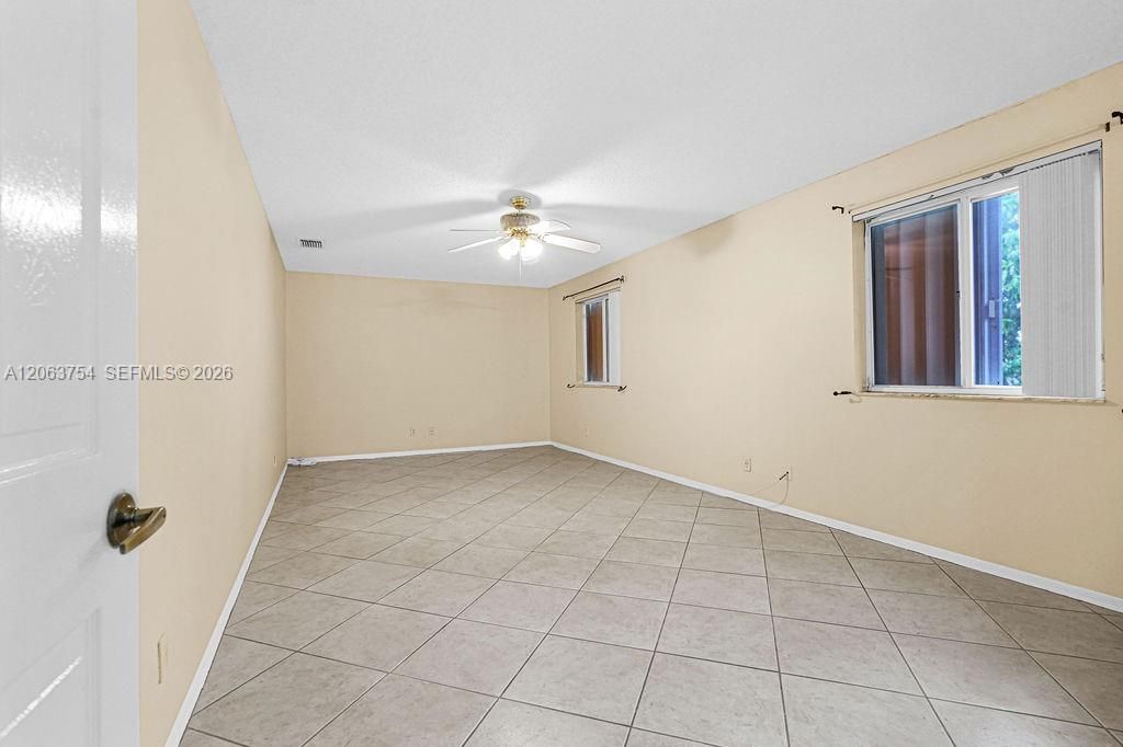 1623 E Harmony Lake Cir, Davie, FL 33324 Photo
