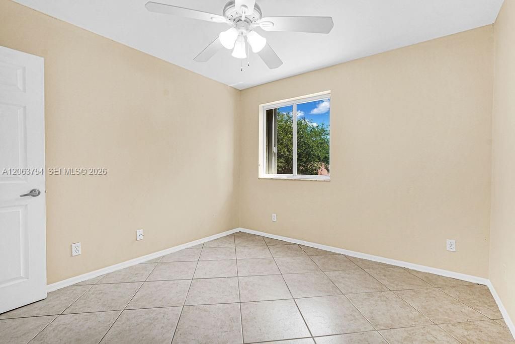 1623 E Harmony Lake Cir, Davie, FL 33324 Photo