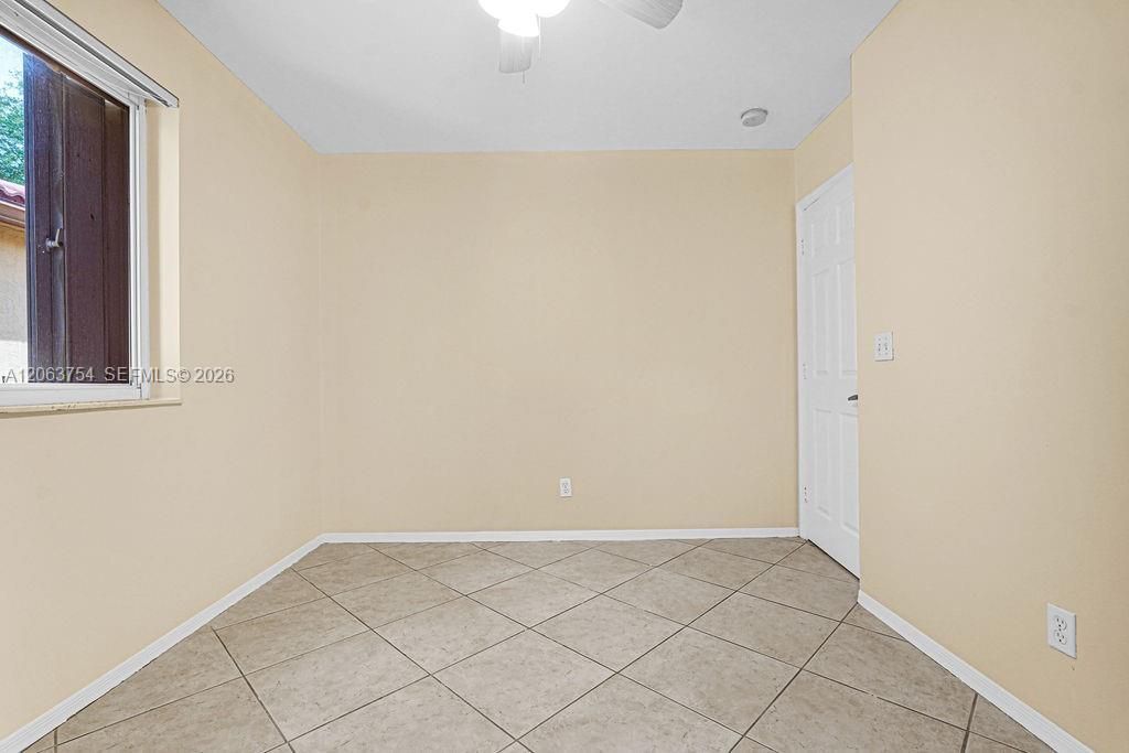 1623 E Harmony Lake Cir, Davie, FL 33324 Photo