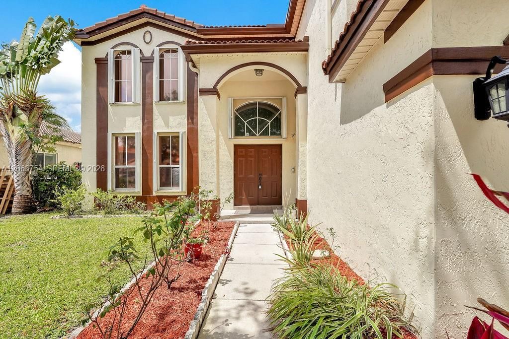 1623 E Harmony Lake Cir, Davie, FL 33324 Photo