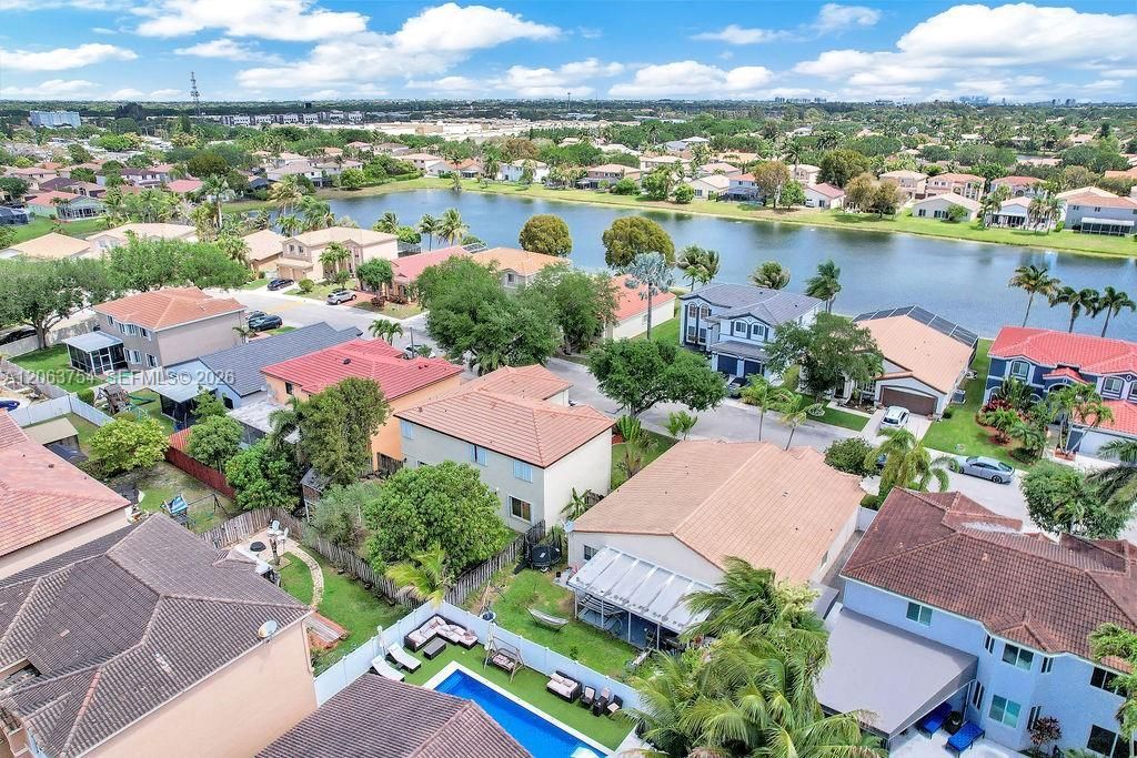 1623 E Harmony Lake Cir, Davie, FL 33324 Photo