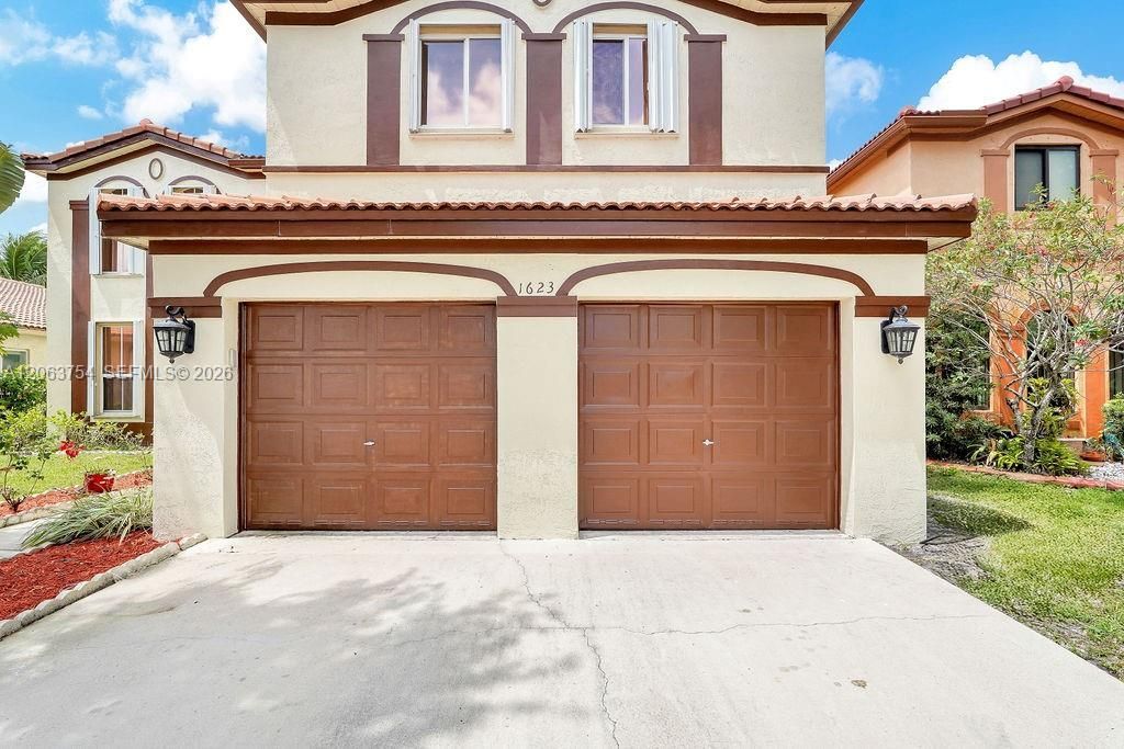 1623 E Harmony Lake Cir, Davie, FL 33324 Photo