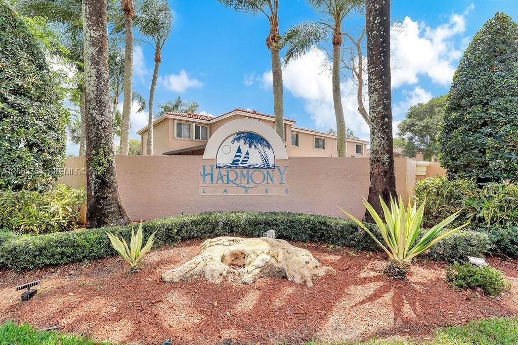 1623 E Harmony Lake Cir, Davie, FL 33324 Photo