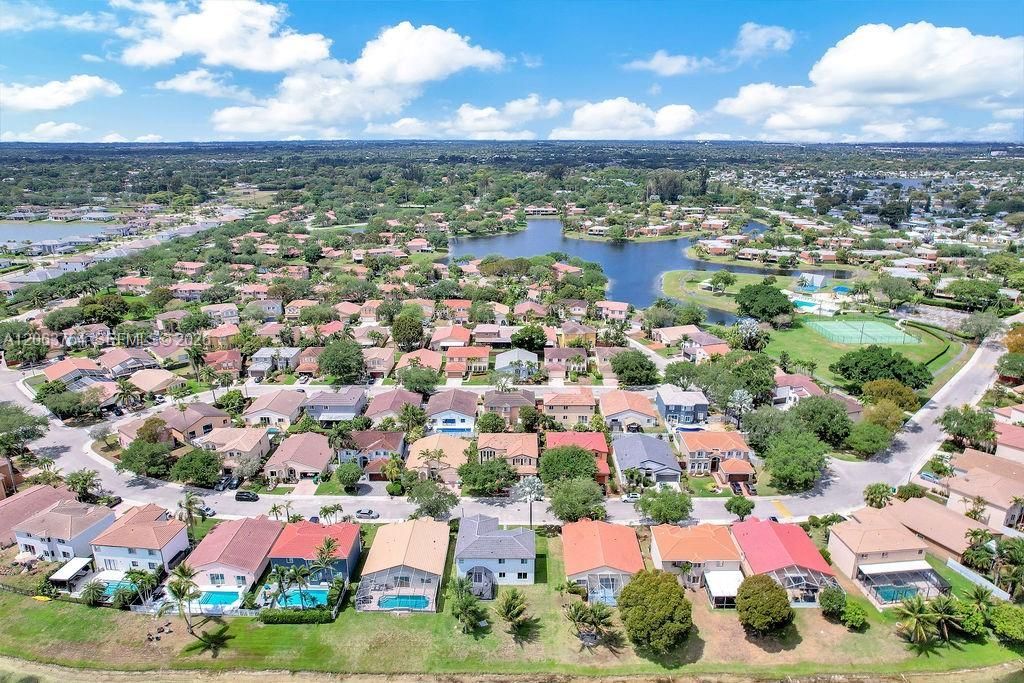 1623 E Harmony Lake Cir, Davie, FL 33324 Photo