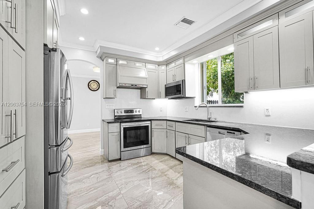 1623 E Harmony Lake Cir, Davie, FL 33324 Photo