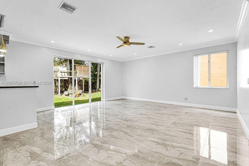 1623 E Harmony Lake Cir, Davie, FL 33324 Photo