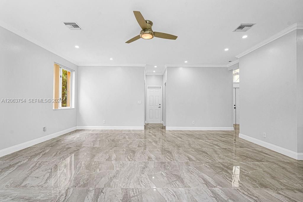 1623 E Harmony Lake Cir, Davie, FL 33324 Photo