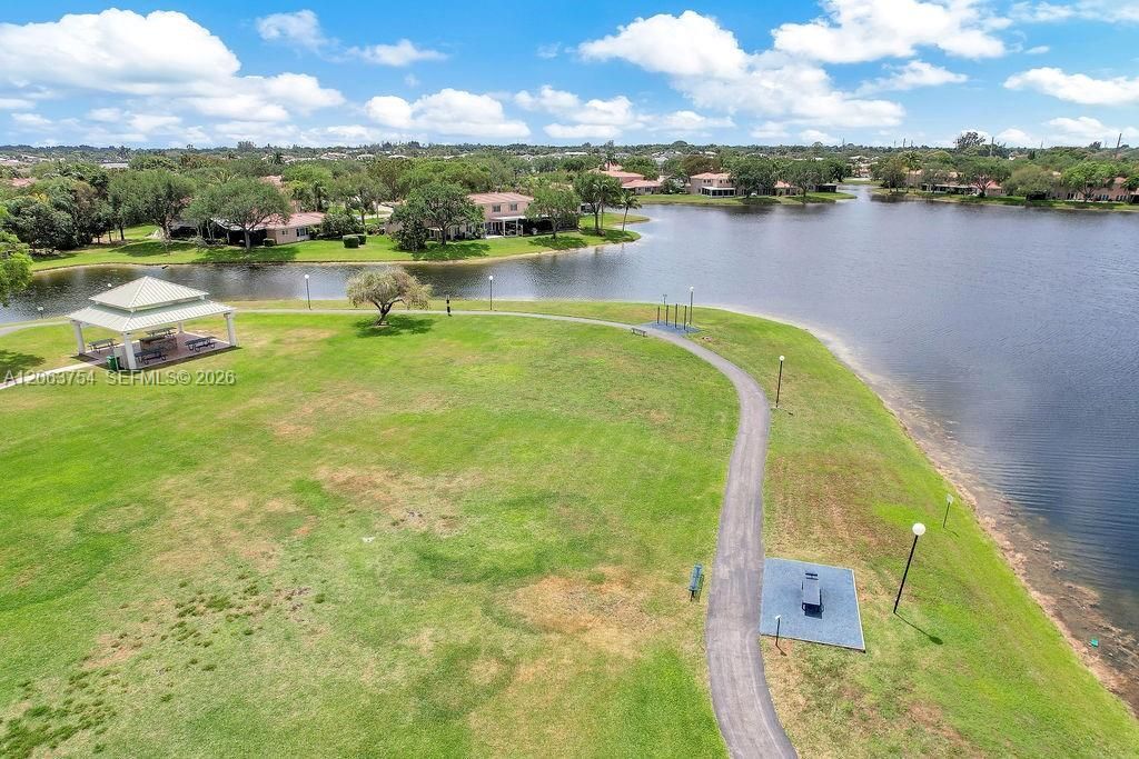 1623 E Harmony Lake Cir, Davie, FL 33324 Photo