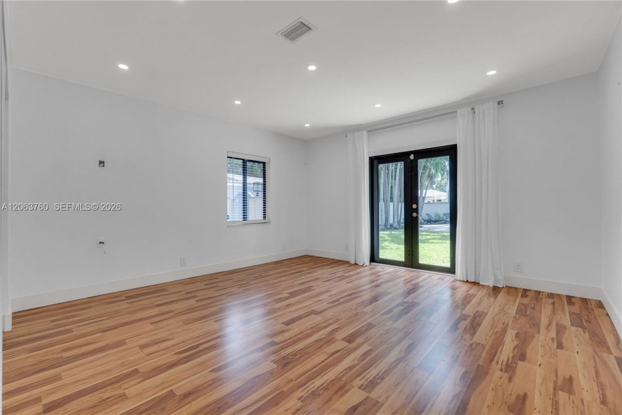 549 NE 12th Ave, Fort Lauderdale, FL 33301 Photo