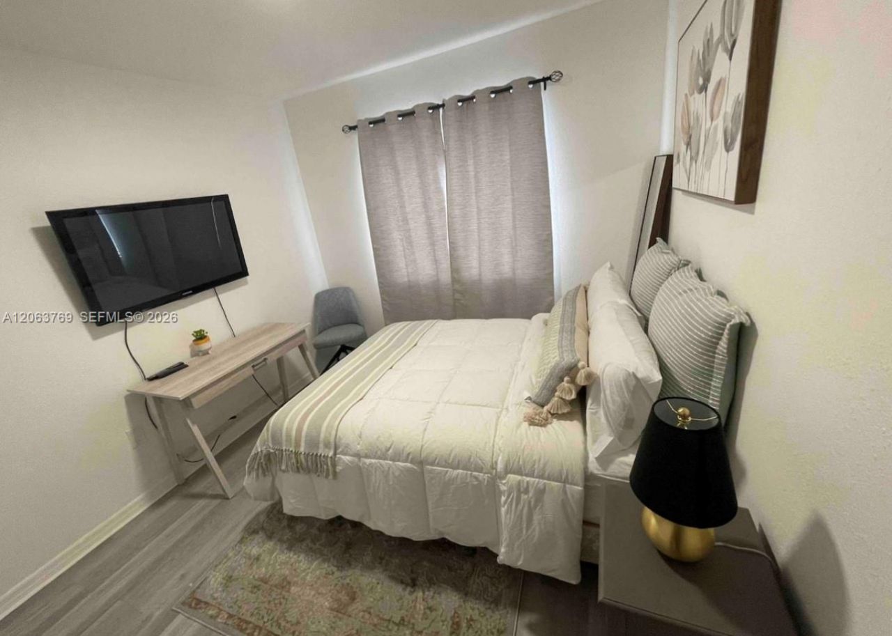 925 SW 8th St, Unit A, Hallandale Beach, FL 33009 Photo