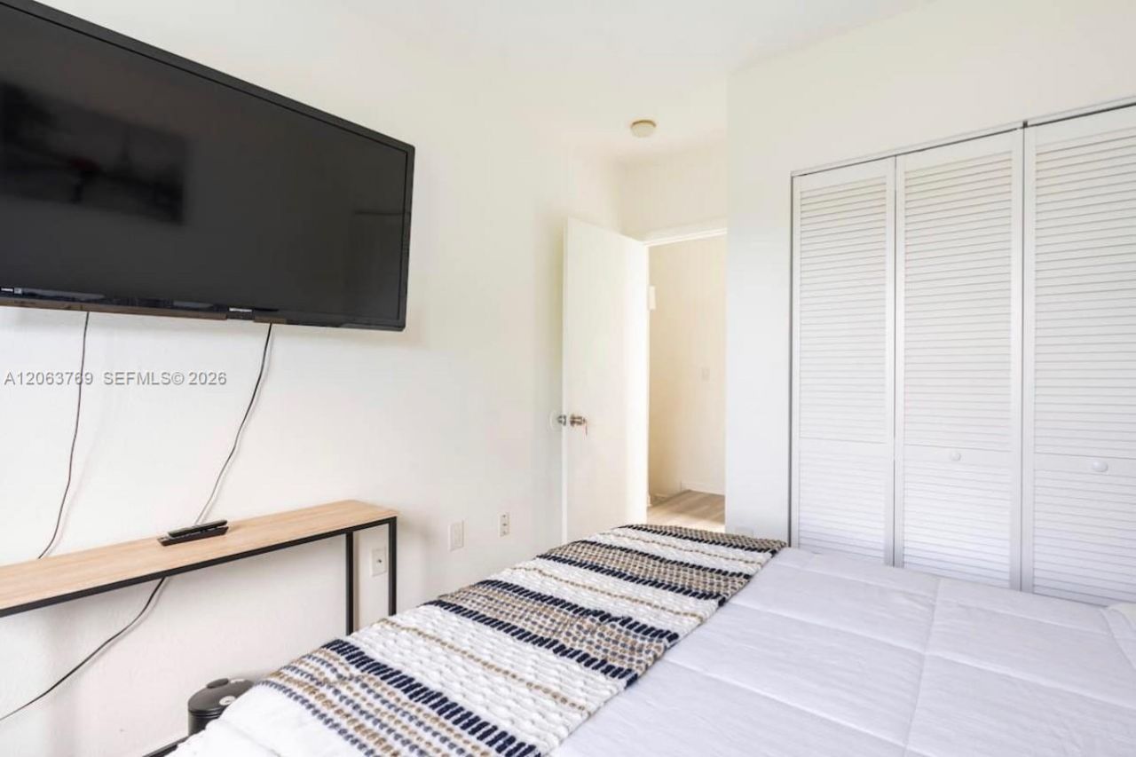 925 SW 8th St, Unit A, Hallandale Beach, FL 33009 Photo