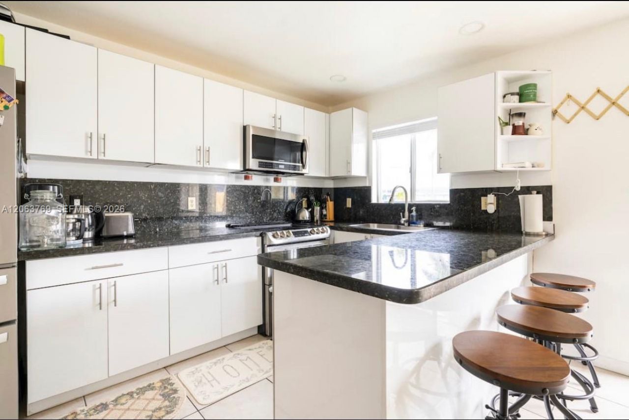 925 SW 8th St, Unit A, Hallandale Beach, FL 33009 Photo