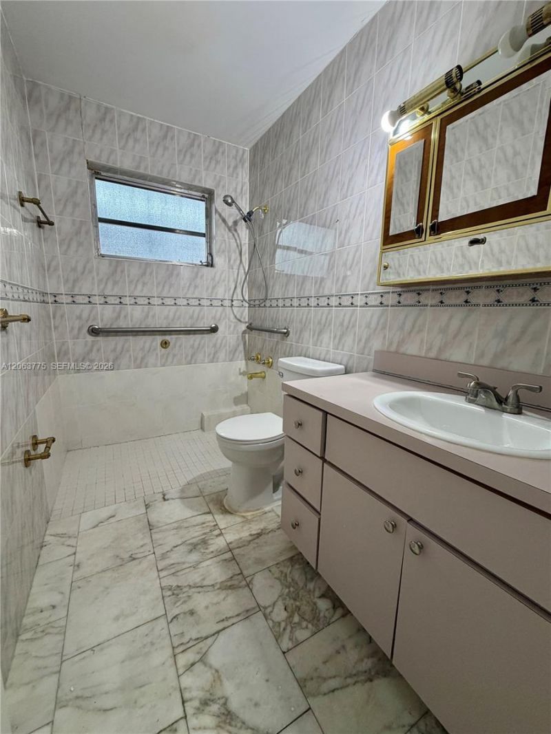 320 NW 61st Ave, Miami, FL 33126 Photo