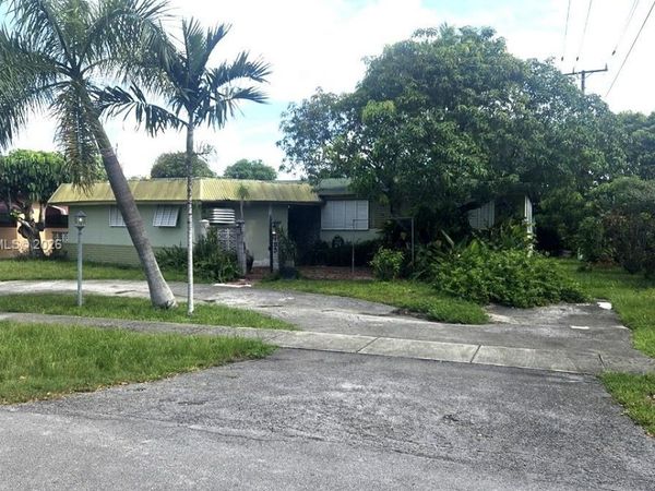 185 NE 129th St , North Miami, FL 33161