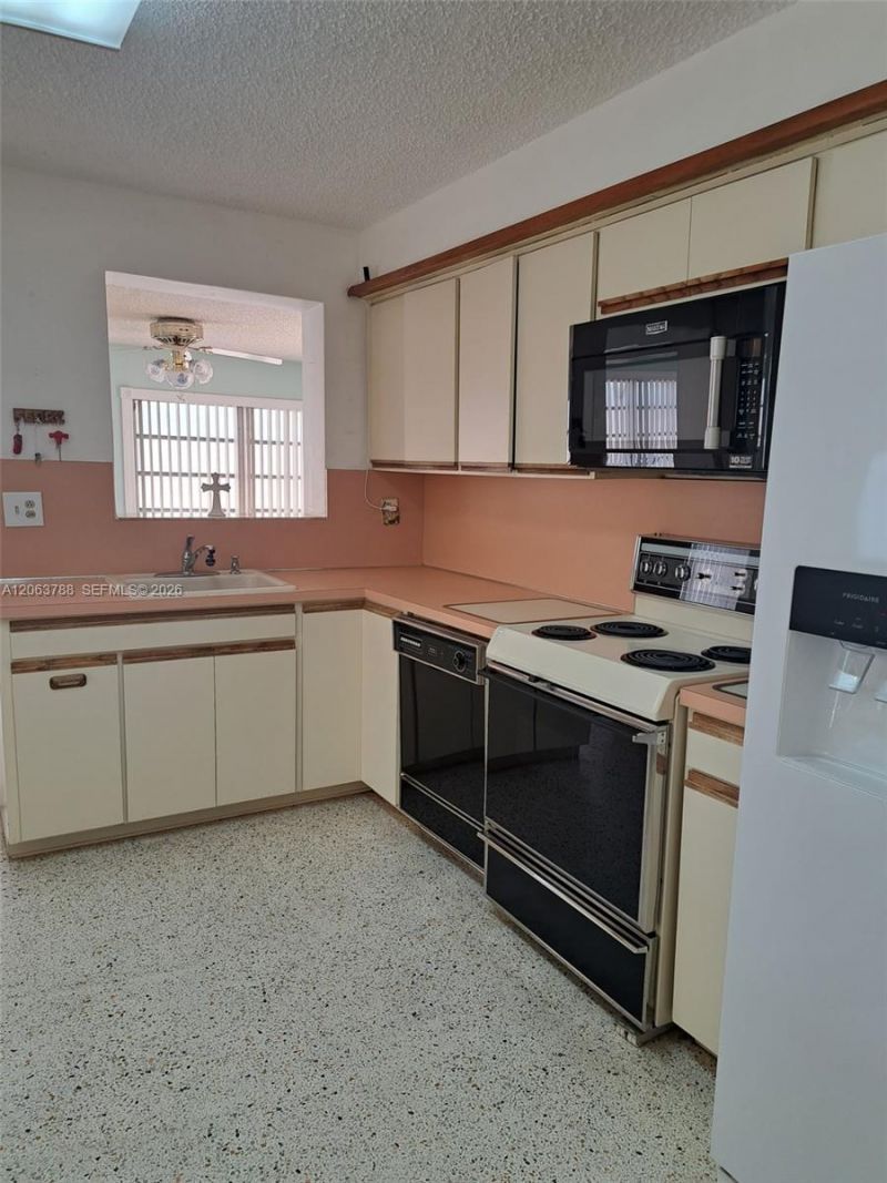 3062 SW 14th St , Miami, FL 33145 Photo